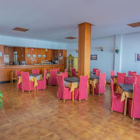 Hotel Tres Jotas Conil Кониль-де-ла-Фронтера Экстерьер фото