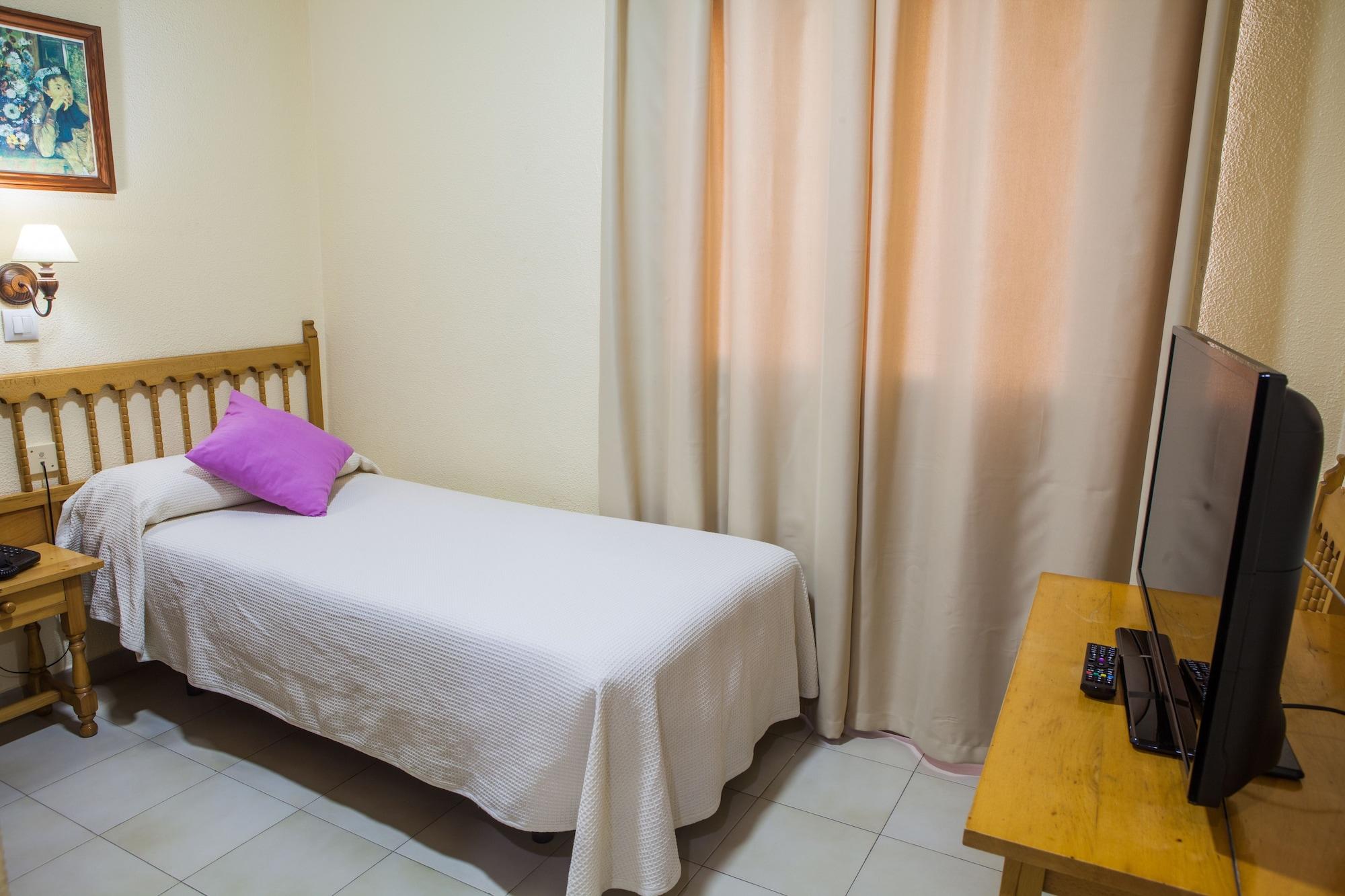 Hotel Tres Jotas Conil Кониль-де-ла-Фронтера Экстерьер фото