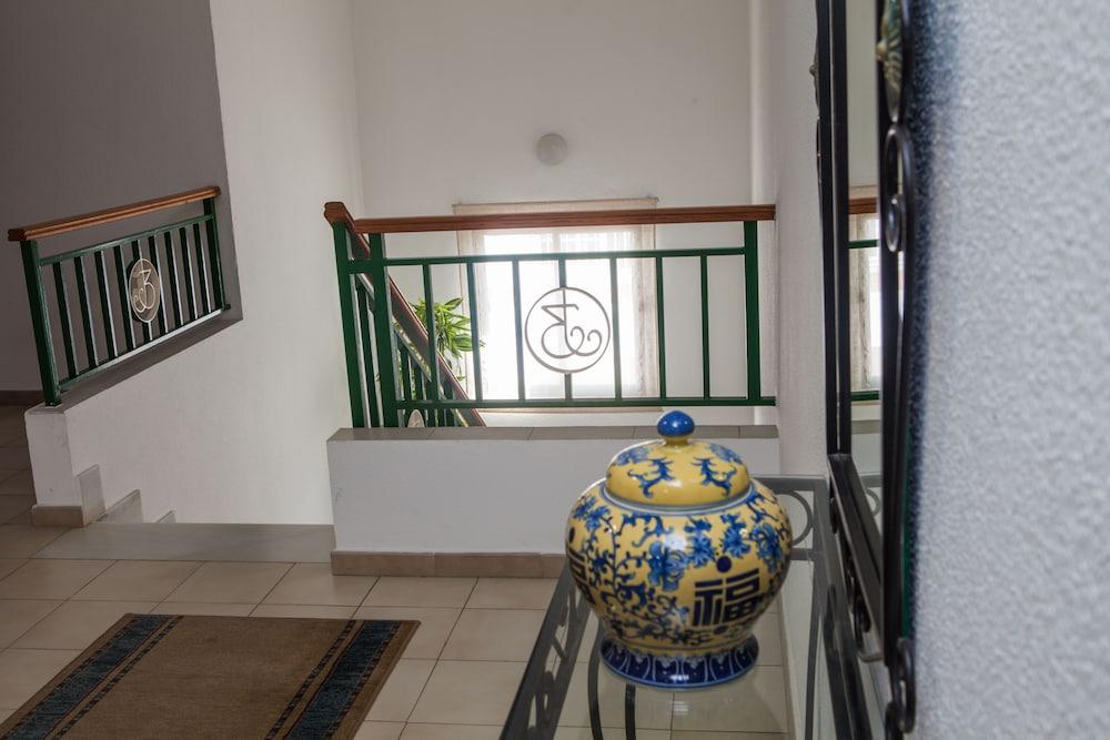 Hotel Tres Jotas Conil Кониль-де-ла-Фронтера Экстерьер фото
