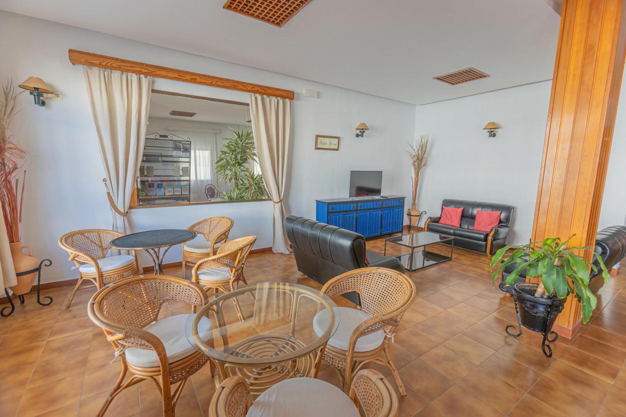 Hotel Tres Jotas Conil Кониль-де-ла-Фронтера Экстерьер фото