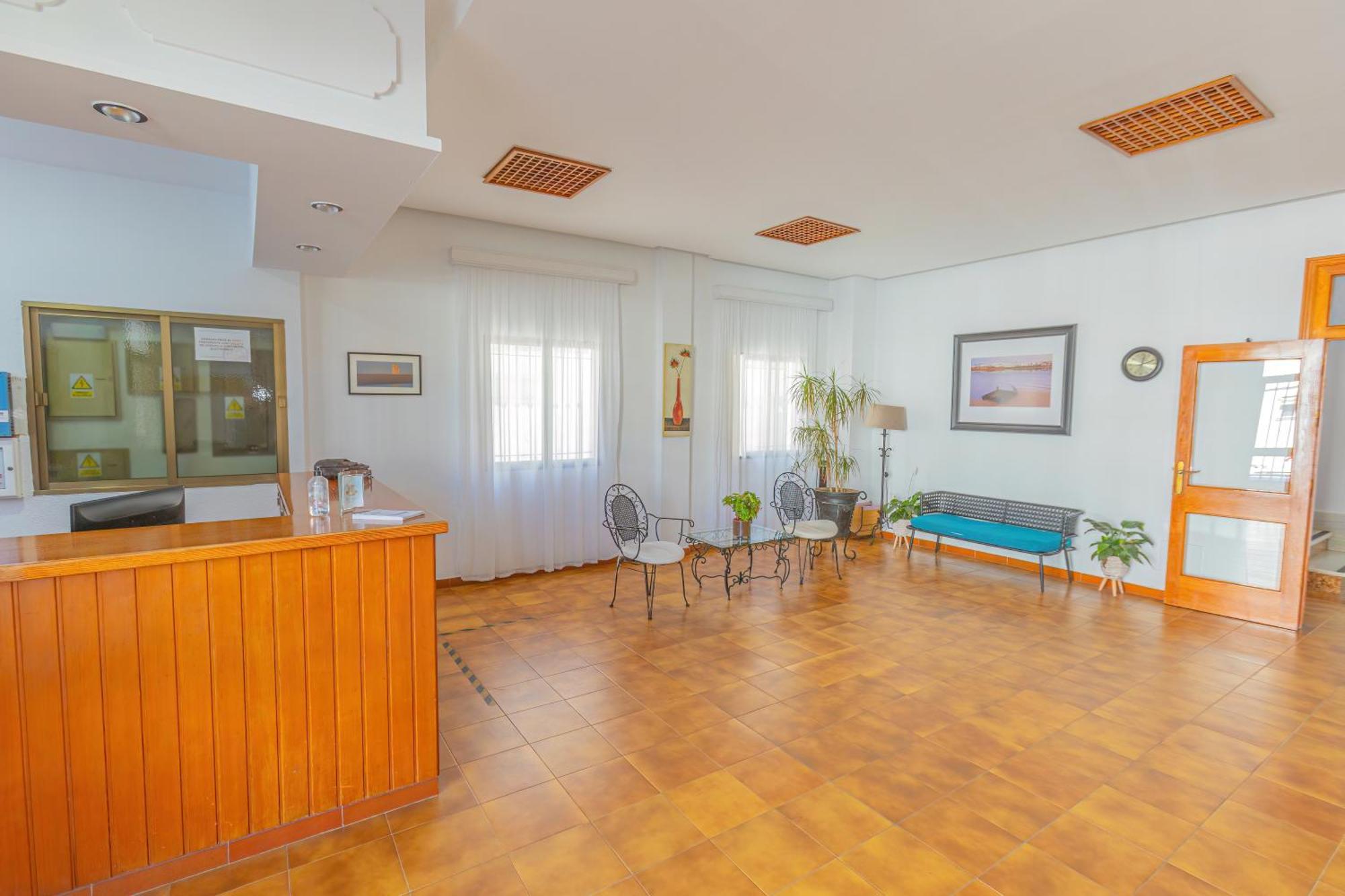Hotel Tres Jotas Conil Кониль-де-ла-Фронтера Экстерьер фото
