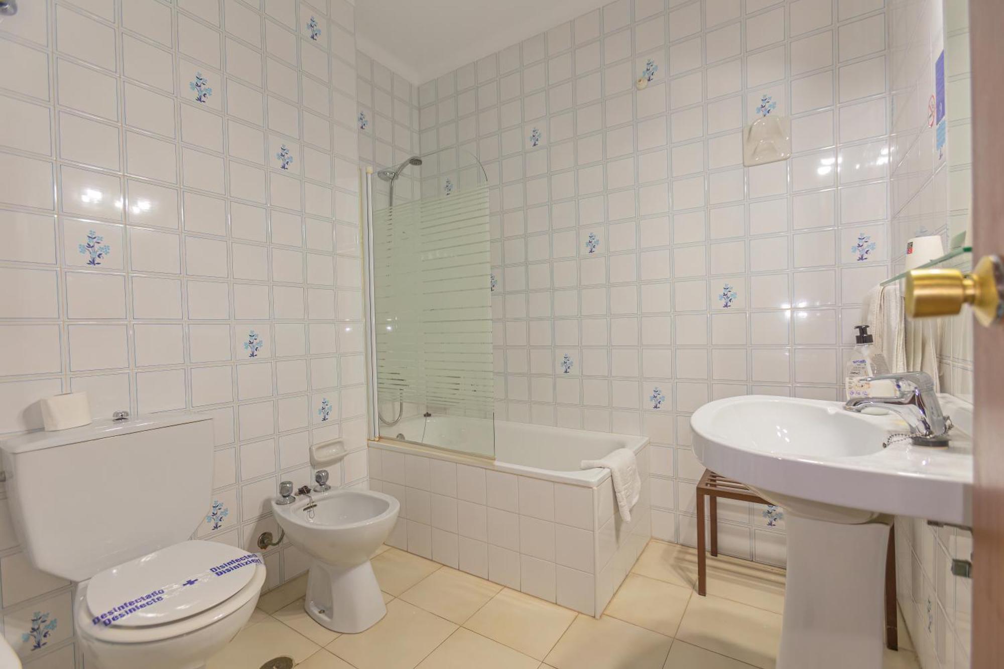 Hotel Tres Jotas Conil Кониль-де-ла-Фронтера Экстерьер фото