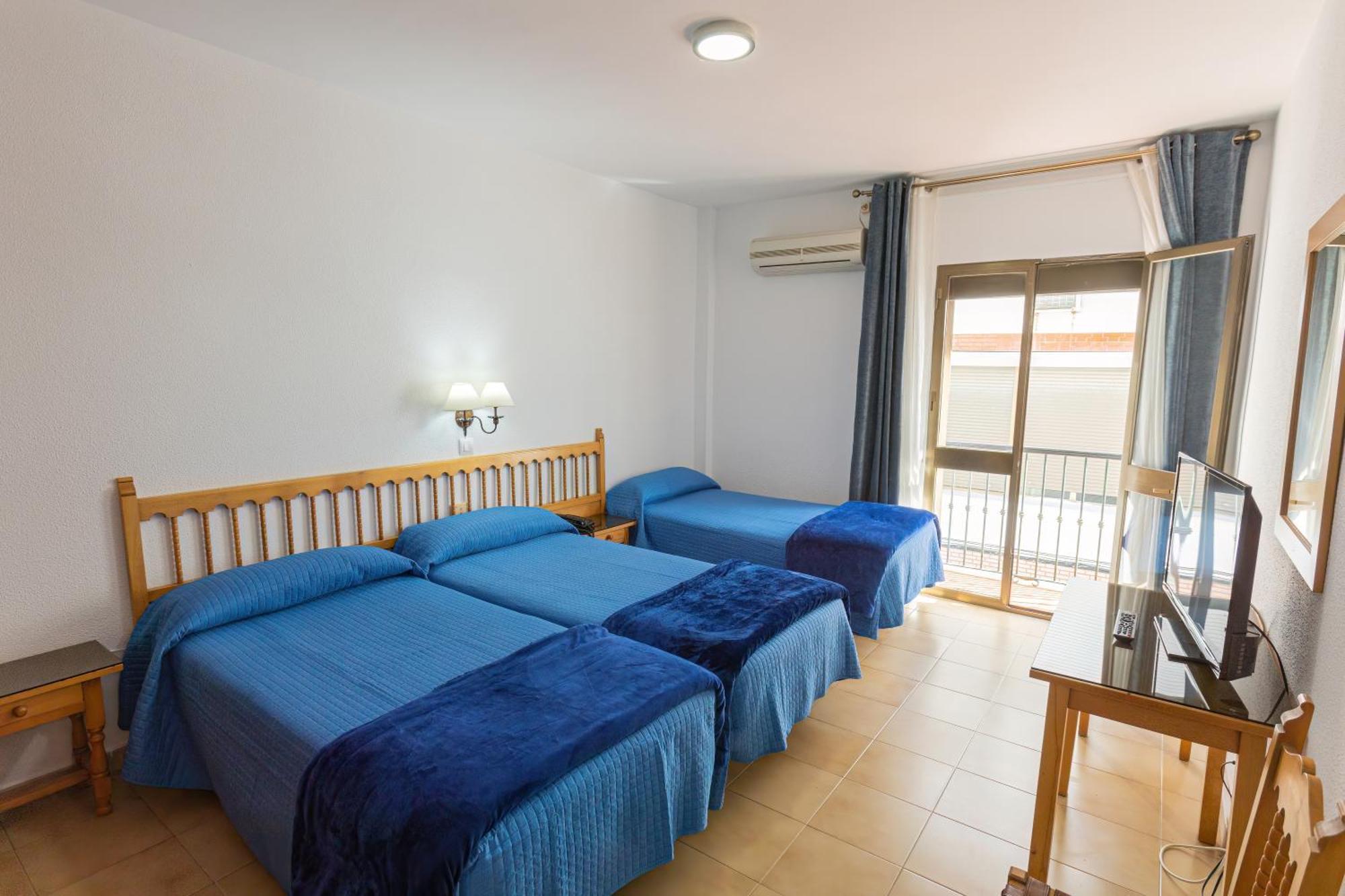 Hotel Tres Jotas Conil Кониль-де-ла-Фронтера Экстерьер фото