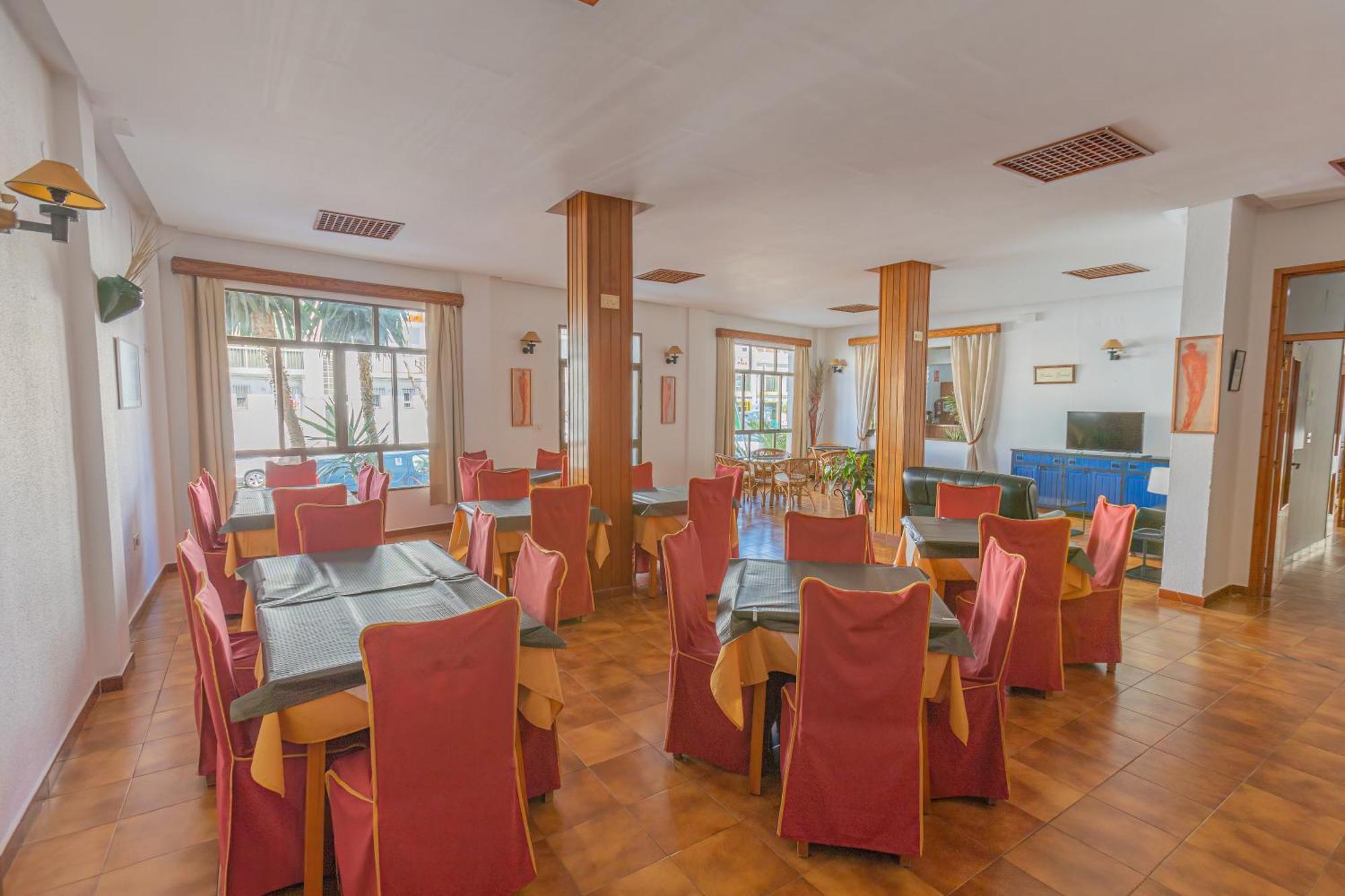 Hotel Tres Jotas Conil Кониль-де-ла-Фронтера Экстерьер фото