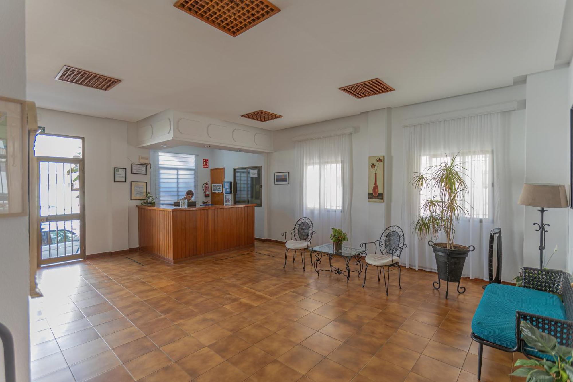 Hotel Tres Jotas Conil Кониль-де-ла-Фронтера Экстерьер фото