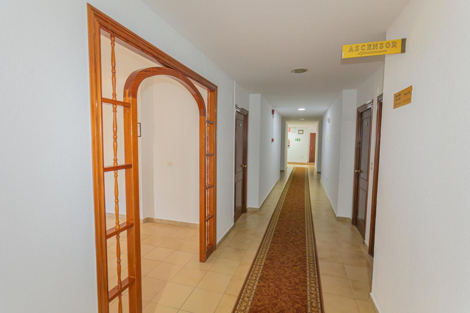 Hotel Tres Jotas Conil Кониль-де-ла-Фронтера Экстерьер фото