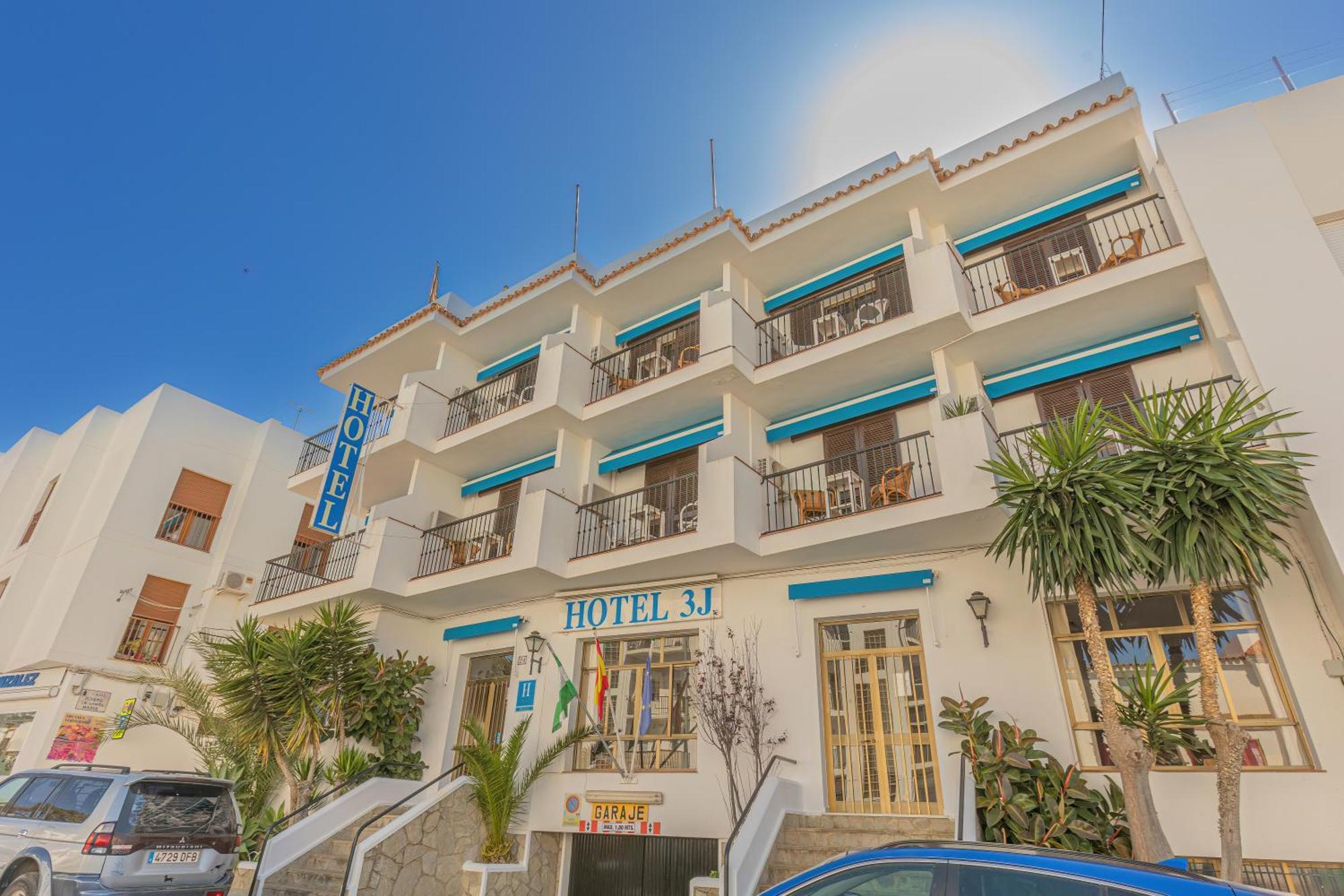 Hotel Tres Jotas Conil Кониль-де-ла-Фронтера Экстерьер фото