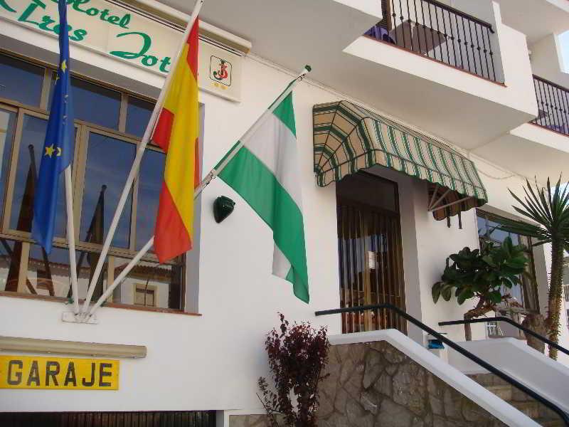 Hotel Tres Jotas Conil Кониль-де-ла-Фронтера Экстерьер фото