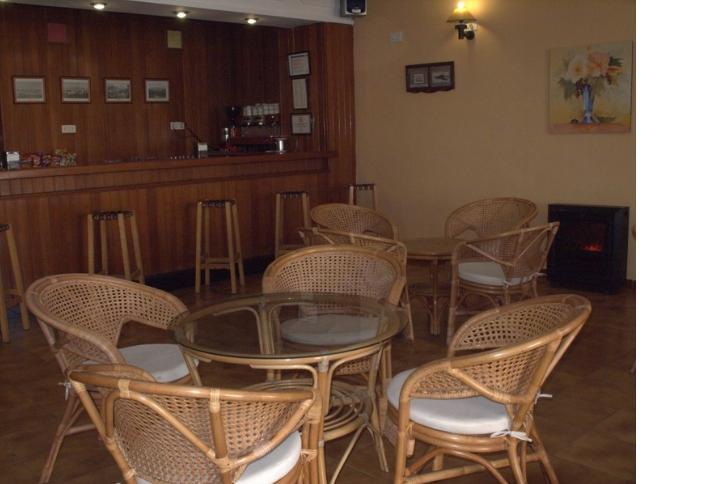 Hotel Tres Jotas Conil Кониль-де-ла-Фронтера Экстерьер фото