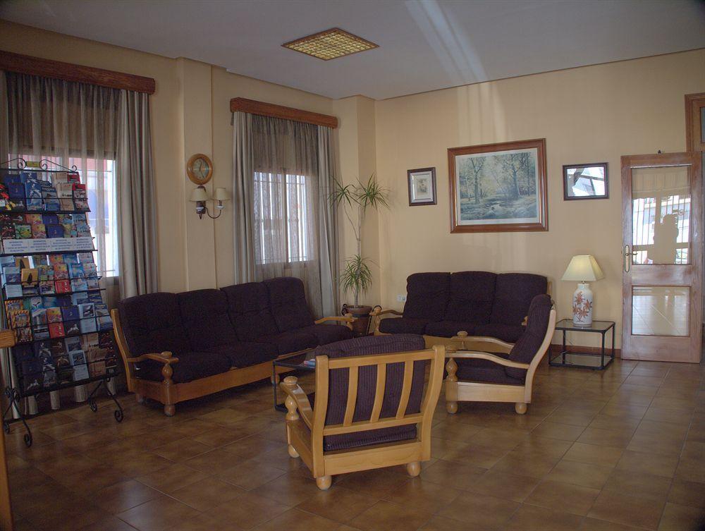 Hotel Tres Jotas Conil Кониль-де-ла-Фронтера Экстерьер фото