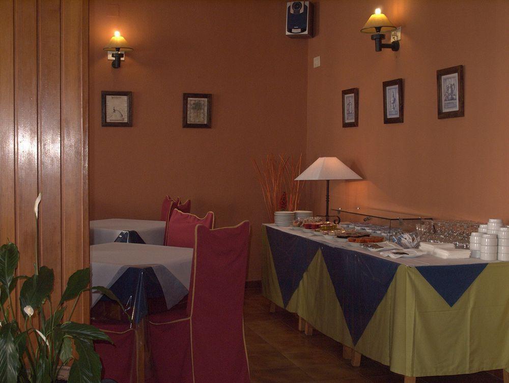 Hotel Tres Jotas Conil Кониль-де-ла-Фронтера Экстерьер фото