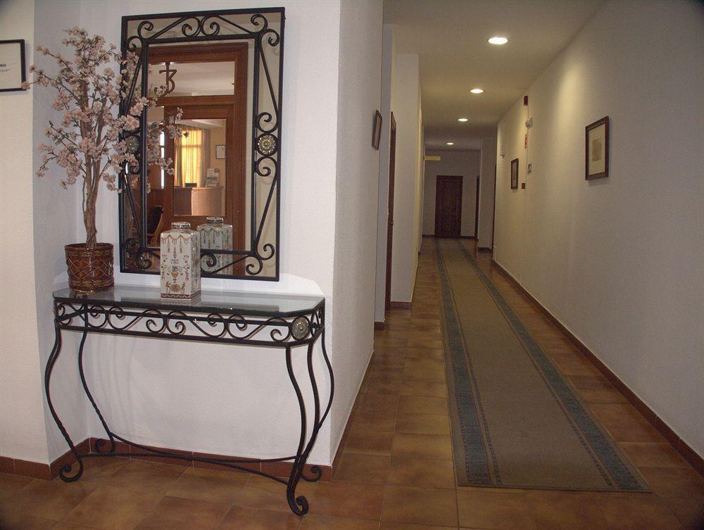 Hotel Tres Jotas Conil Кониль-де-ла-Фронтера Экстерьер фото