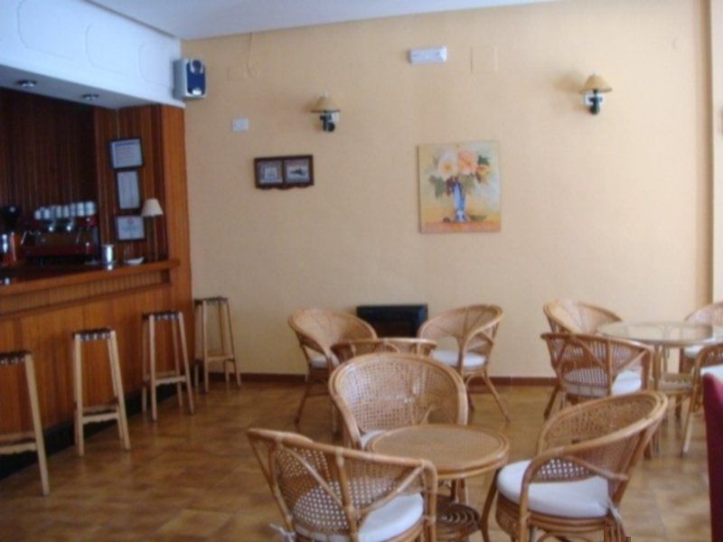 Hotel Tres Jotas Conil Кониль-де-ла-Фронтера Экстерьер фото