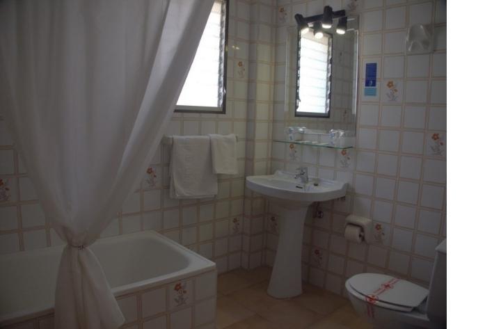 Hotel Tres Jotas Conil Кониль-де-ла-Фронтера Экстерьер фото