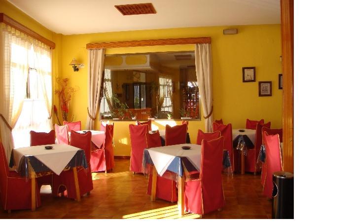 Hotel Tres Jotas Conil Кониль-де-ла-Фронтера Экстерьер фото