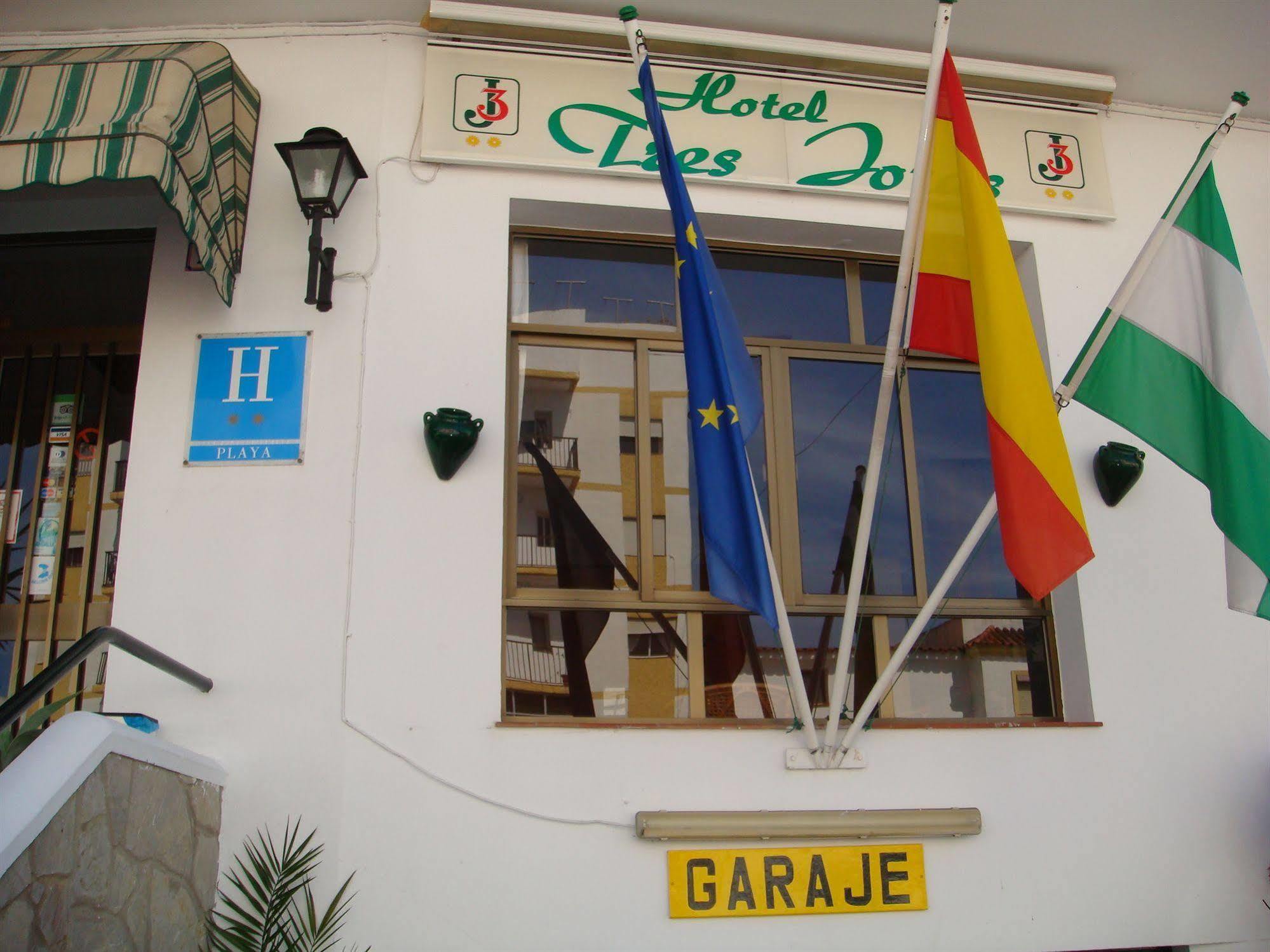 Hotel Tres Jotas Conil Кониль-де-ла-Фронтера Экстерьер фото