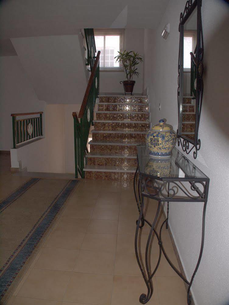 Hotel Tres Jotas Conil Кониль-де-ла-Фронтера Экстерьер фото