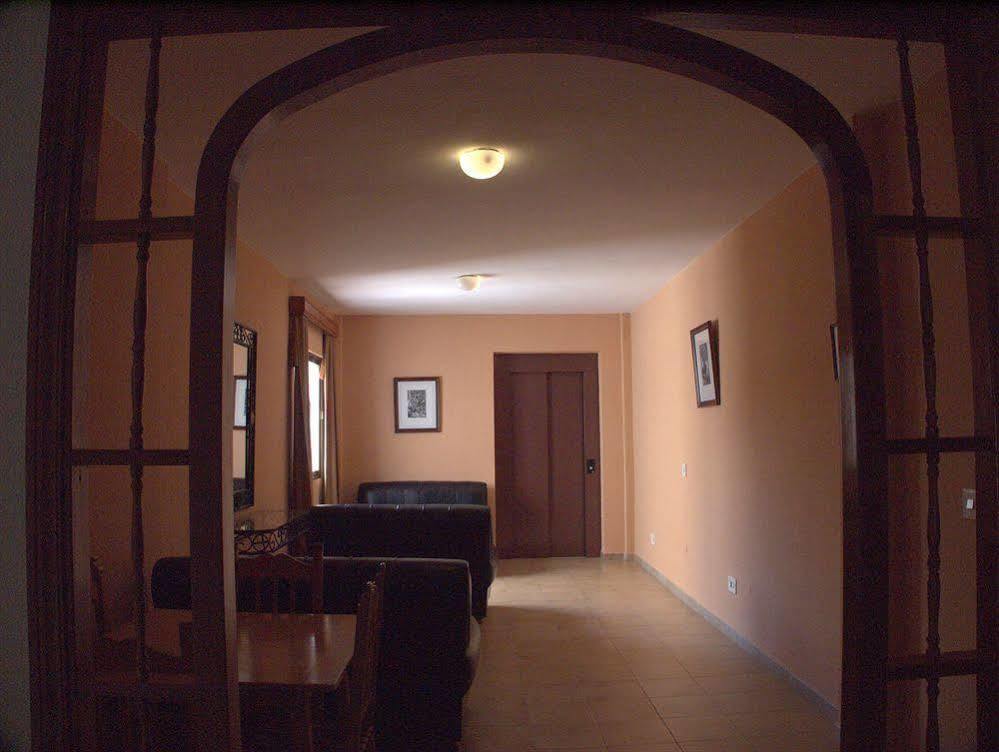 Hotel Tres Jotas Conil Кониль-де-ла-Фронтера Экстерьер фото