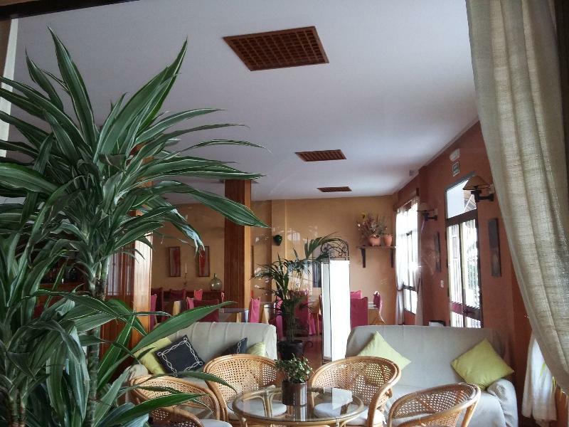 Hotel Tres Jotas Conil Кониль-де-ла-Фронтера Экстерьер фото